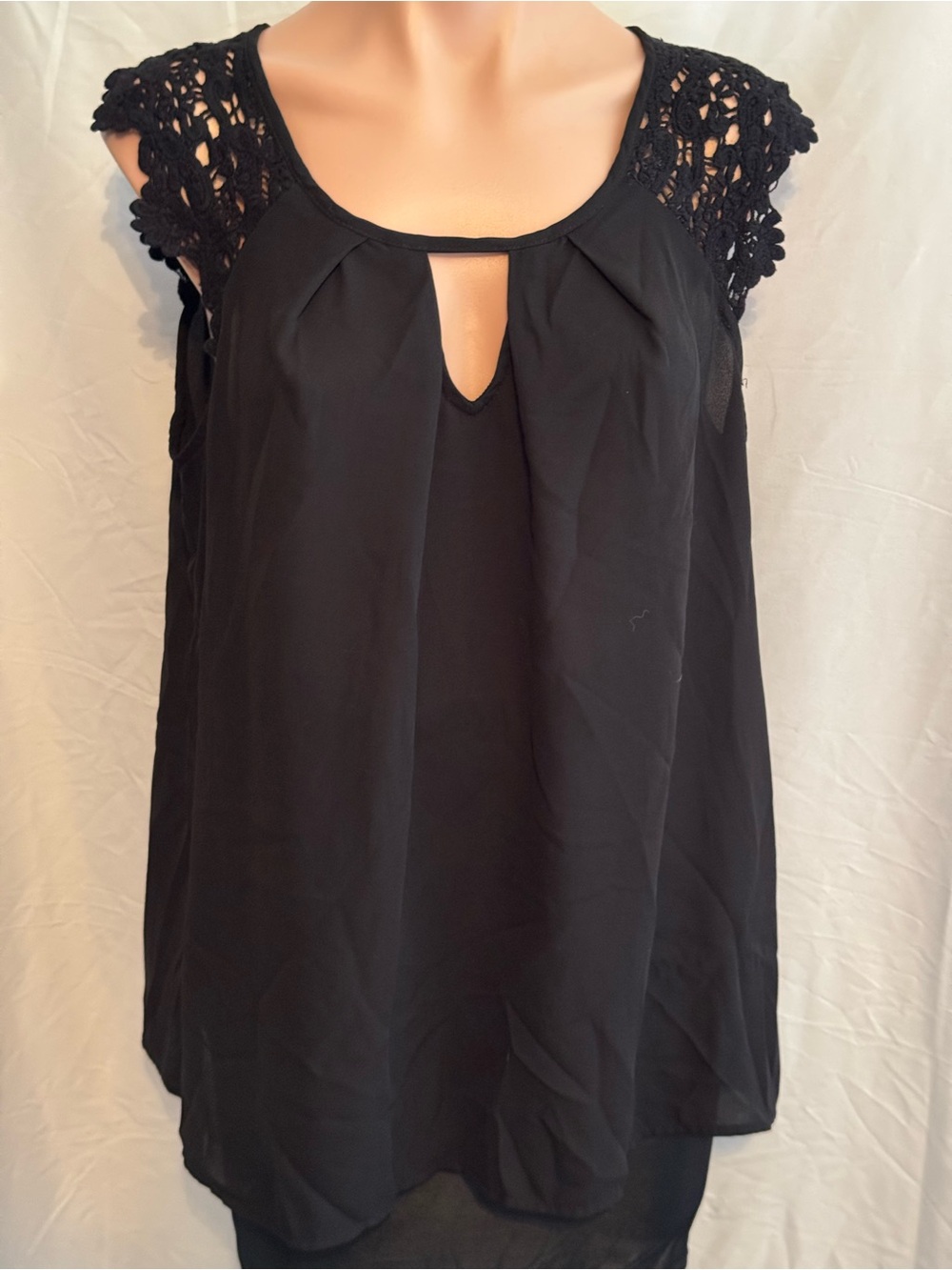 NAIF Black Crochet Cap Sleeve Keyhole Camisole Formal Top